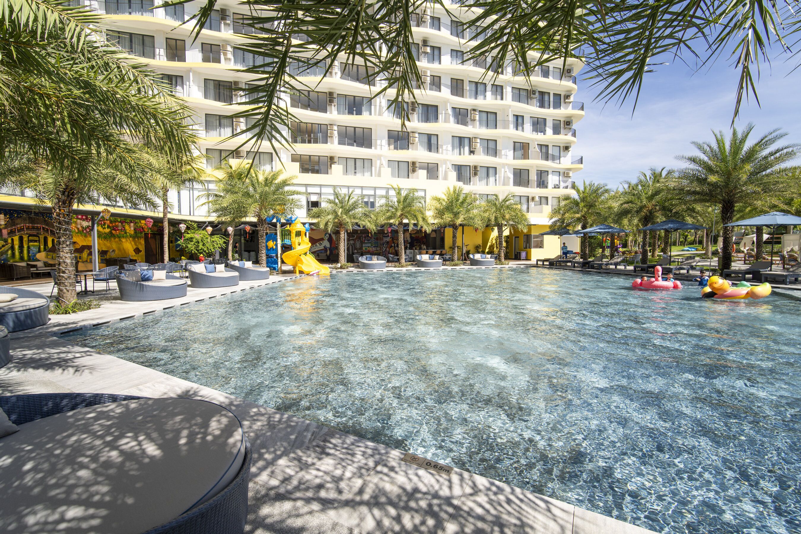 Innenpool, 3 Außenpools, Cabañas (kostenlos), Sonnenschirme