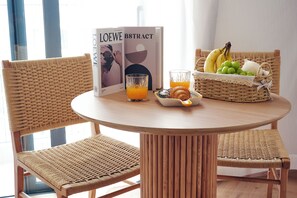 Suite estudio Royal, vista a la playa | Sábanas de algodón egipcio, ropa de cama de alta calidad y edredón 