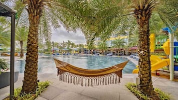 Innenpool, 3 Außenpools, Cabañas (kostenlos), Sonnenschirme