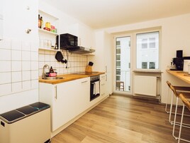Refrigerador, microondas, placa de cocina, tetera/pava eléctrica