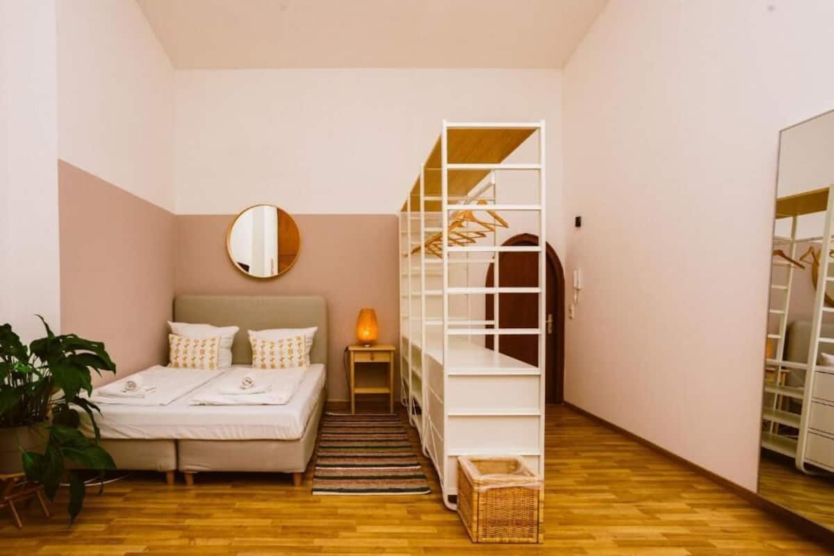 開放式客房, 城市景, 地面 | 獨特設計、獨特裝修、熨斗/熨衫板、免費 Wi-Fi