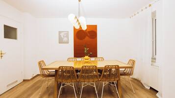 Family Triple Room, Kitchen, City View | Living area