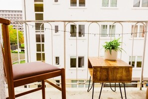 Family Quadruple Room, Kitchen, Courtyard View | Balcony view - Stadtpark Apartments (Kassel)