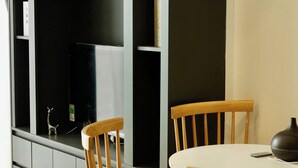 Appartement, balcon, vue sur la ville | Intérieur