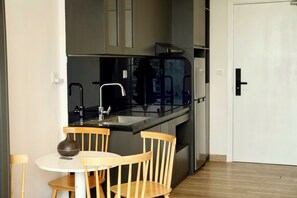 Apartment, Balcony, City View | Dapur peribadi