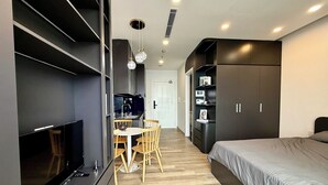 Appartement, balcon, vue sur la ville | Accès au Wi-Fi (inclus)