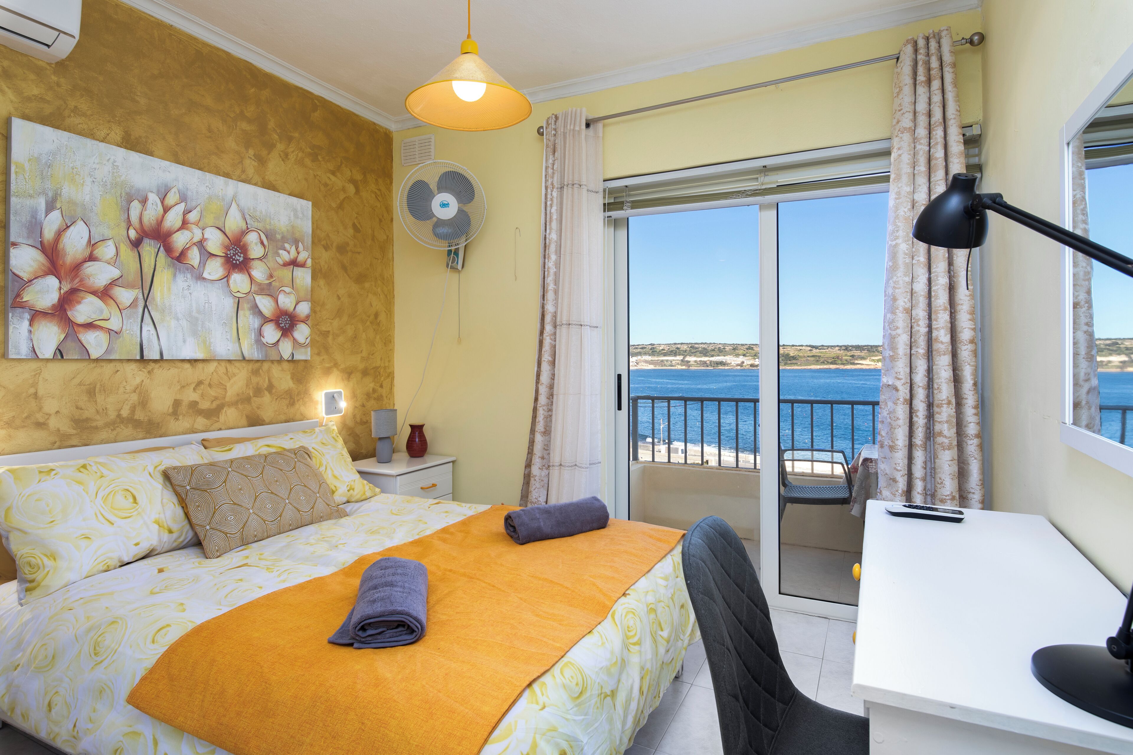 Rideaux occultants, fer et planche à repasser, Wi-Fi gratuit