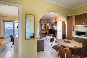 Apartamento, vista para o mar | Opções para refeição