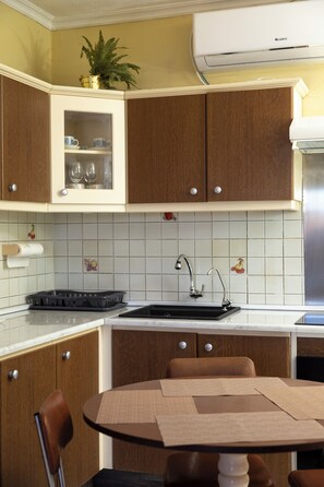 Apartment, Sea View | Private kitchen | Electric kettle, toaster - Cosy Apartment with Balcony & Sea Views (Mellieha)