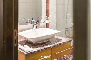 Bathroom - Manzil - Luxury 3BR with Maids in JBR  (Dubai)