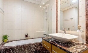 Bathroom - Manzil - Luxury 3BR with Maids in JBR  (Dubai)