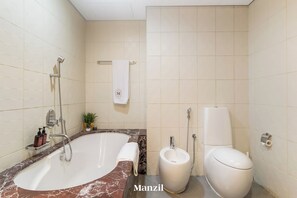 Bathroom - Manzil - Luxury 3BR with Maids in JBR  (Dubai)