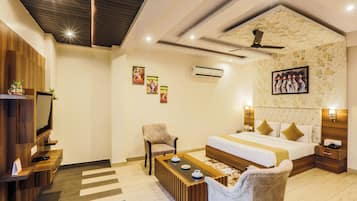 Vinn Suite | Desk, soundproofing, free WiFi