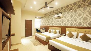 Vinn Suite | Premium bedding, minibar, desk, laptop workspace