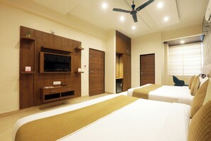 Habitación ejecutiva doble, vistas a la ciudad | Ropa de cama de alta calidad, minibar, escritorio