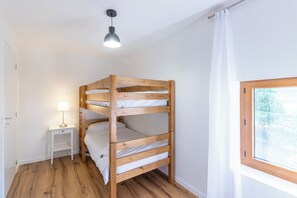 2 habitaciones, tabla de planchar con plancha, wifi y ropa de cama 