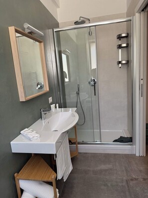 Shower, hair dryer, bidet, towels - Longstock (Puglia)