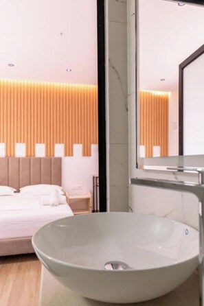 Double Room, Balcony | Bathroom | Shower, towels - Azure Bay Resort (Saranda)