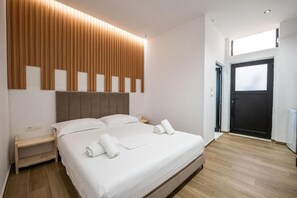 Double Room | Hypo-allergenic bedding, soundproofing, free WiFi, bed sheets - Azure Bay Resort (Sarande)