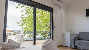Double Room, Balcony, Sea View | Hypo-allergenic bedding, soundproofing, free WiFi, bed sheets