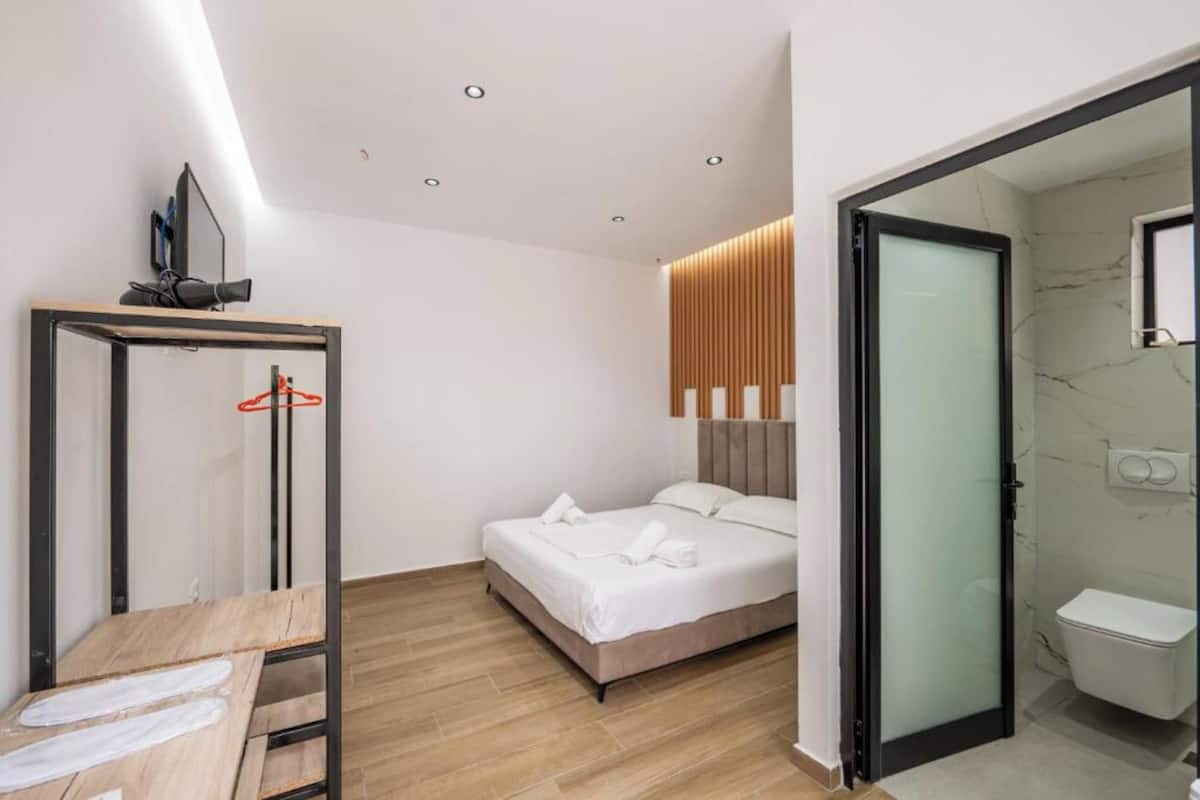 Habitación doble, balcón | Fachada del alojamiento