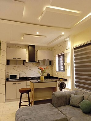 Apartment, 1 Schlafzimmer, Balkon | Wohnzimmer