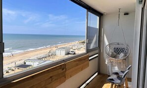 Interior - The Blue Dolphin Facing the sea (Saint-Hilaire-de-Riez)