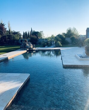 Pool - Large 200 m² family villa, ideal for families and groups of friends (Montbazin)