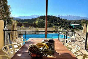 Outdoor dining - Aegean View Villa, 2-min Drive to Almyrida Beach with Private Pool and Views (Chania)