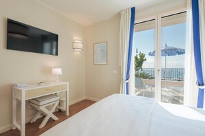 Quarto casal luxo, vista para o mar | Cofres nos quartos, cortinas blackout, quartos à prova de som