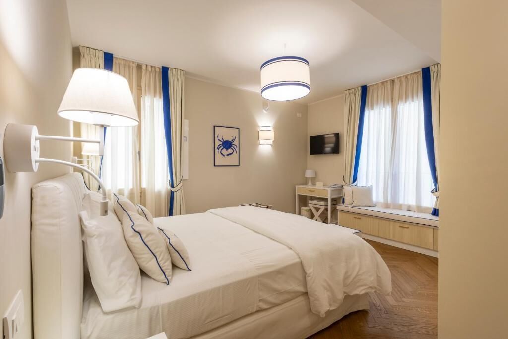 Superior Double Room | In-room safe, blackout drapes, soundproofing, WiFi (free)