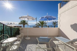 Suite junior, vistas al mar | Terraza o patio
