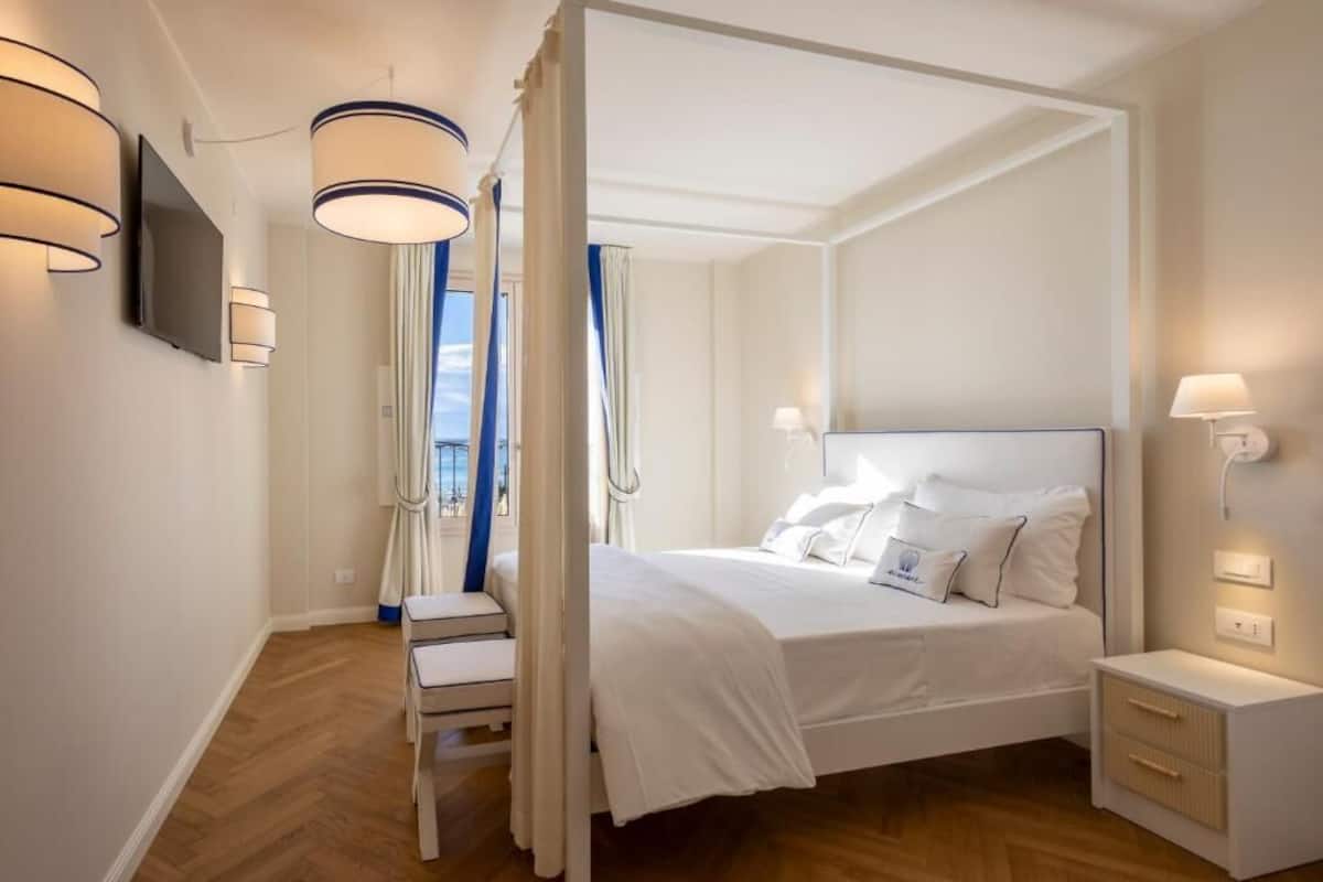 Junior Suite, Sea View | In-room safe, blackout drapes, soundproofing, free WiFi