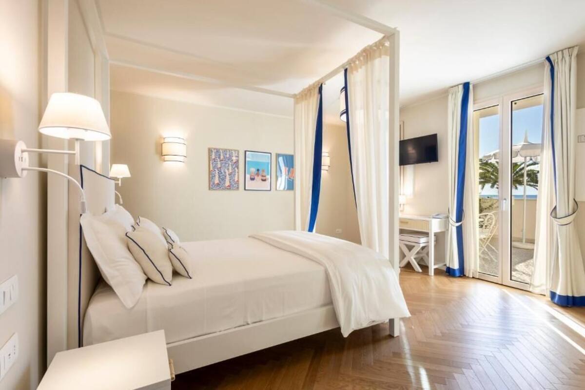 Suite junior, vistas al mar | Caja fuerte, cortinas opacas, sistema de insonorización y wifi gratis