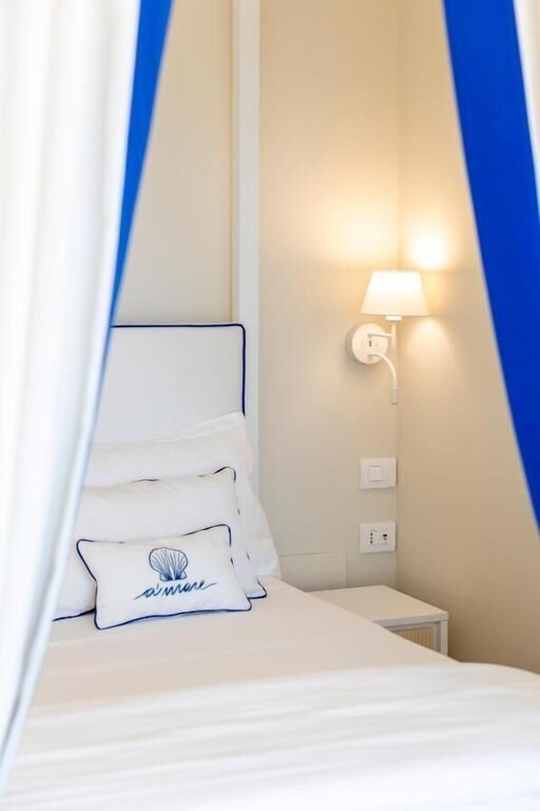 Junior Suite, Sea View | In-room safe, blackout drapes, soundproofing, free WiFi - A mare Boutique Hotel & Spa (Pietra Ligure)