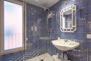 Superior Double Room | Bathroom