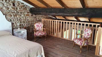 Appartamento Design, patio, vista cortile | Tende oscuranti, ferro/asse da stiro, Wi-Fi gratuito