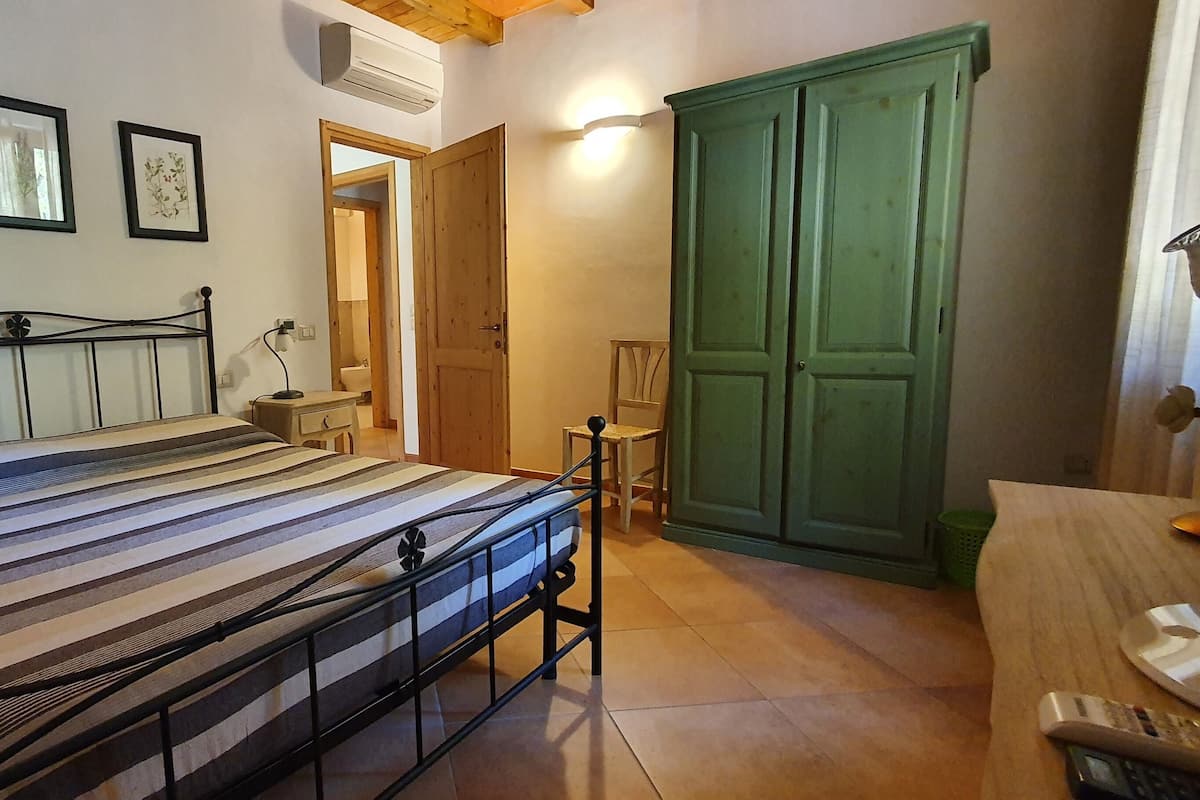 Blackout curtains, iron/ironing board, free WiFi