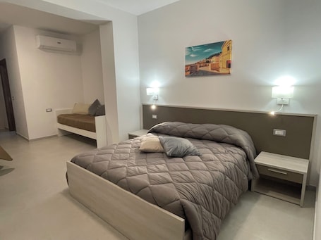 Caja de seguridad en la habitación y escritorio . La Candela Affittacamere