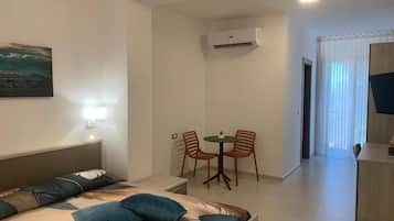 Chambre Simple Confort, 1 trÚs grand lit, salle de bains privée