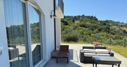 CALENELLA - Room No. 5 - Quadruple Room with sea view ideal for families.