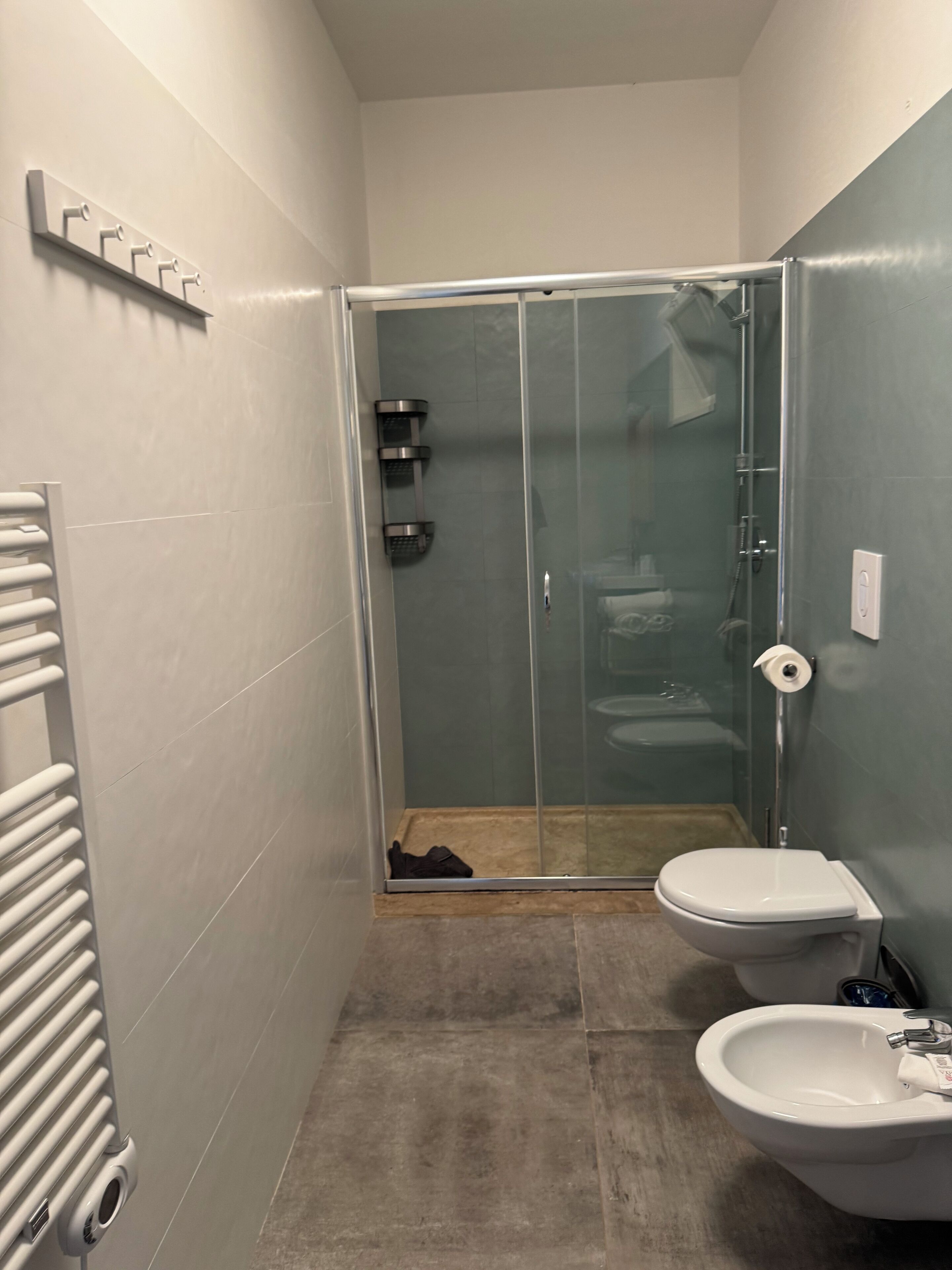 Doccia, asciugacapelli, bidet, asciugamani