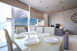 Penthouse, uitzicht op zee | Dineren