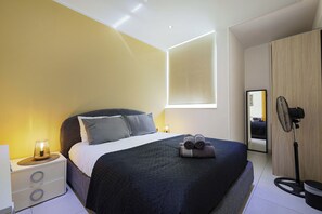 Cortinas blackout, tabla de planchar con plancha y wifi gratis 