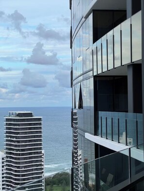 Exterior - Sky Above, Ocean Beyond – Level 43 Panoramic View (Broadbeach)