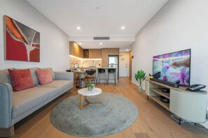 TV - Sky Above, Ocean Beyond – Level 43 Panoramic View (Broadbeach)