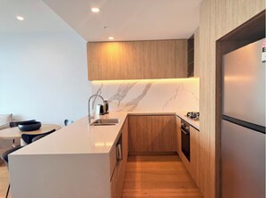 Microwave, oven, stovetop, dishwasher - Sky Above, Ocean Beyond – Level 43 Panoramic View (Broadbeach)