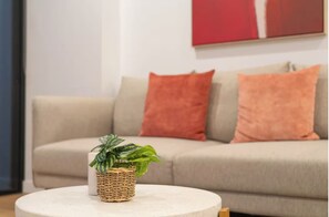 TV - Sky Above, Ocean Beyond – Level 43 Panoramic View (Broadbeach)