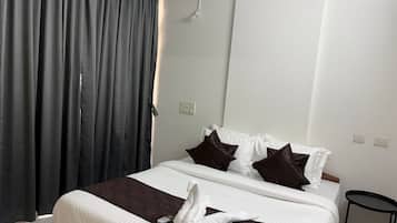 Standard Apartment, Balcony, City View | Laptop workspace, iron/ironing board, free WiFi