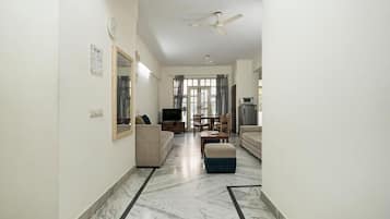 Standard Apartment, Balcony, City View | Living area